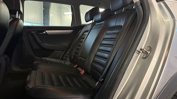 Volkswagen Passat Alltrack 22 of 26