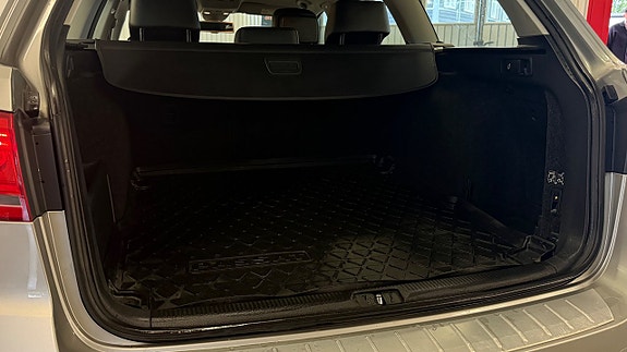 Volkswagen Passat Alltrack 23 of 26
