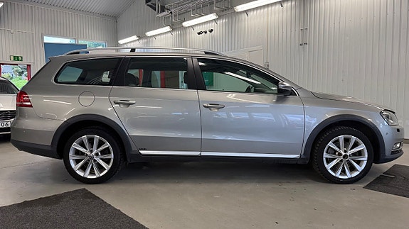 Volkswagen Passat Alltrack 9 of 26