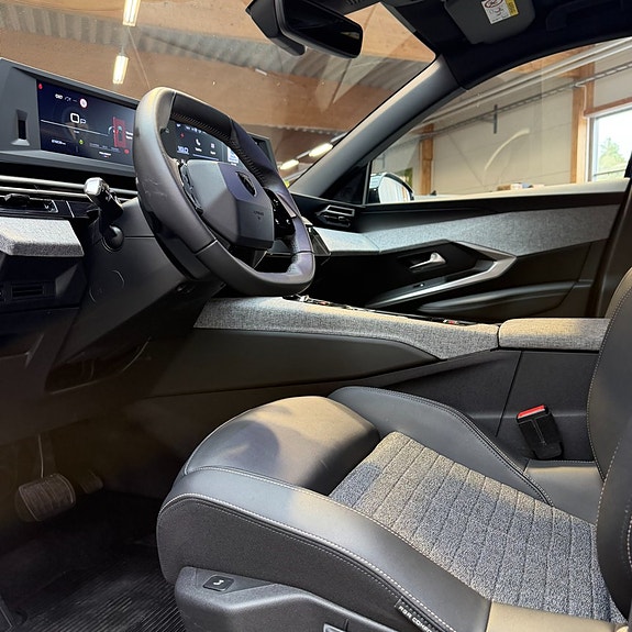 Peugeot 5008 8 of 12