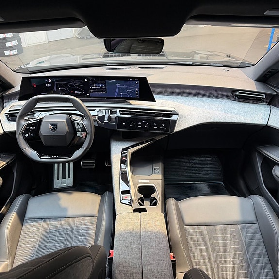 Peugeot 5008 9 of 12
