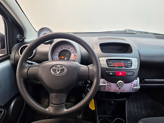 Toyota Aygo 8 of 11
