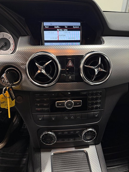 Mercedes-Benz GLK220 10 of 16