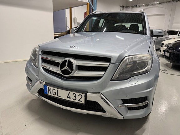 Mercedes-Benz GLK220 2 of 16