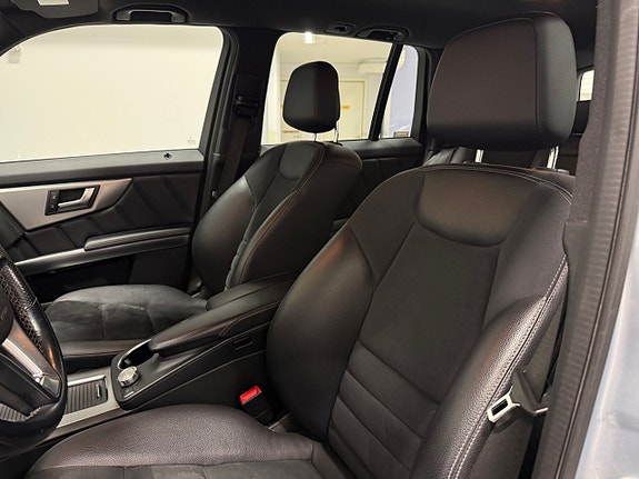 Mercedes-Benz GLK220 9 of 16