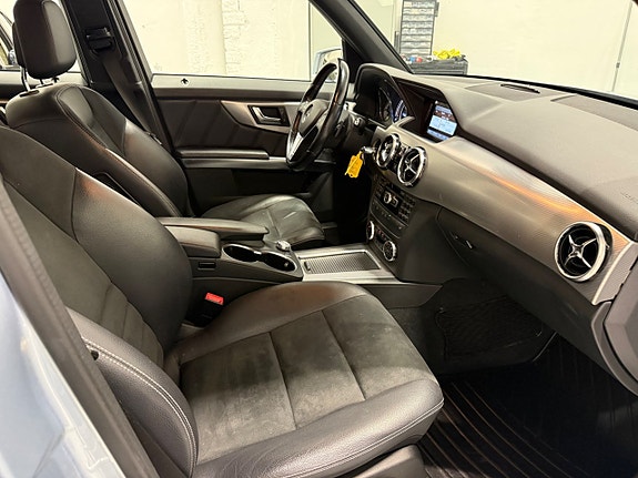 Mercedes-Benz GLK220 13 of 16