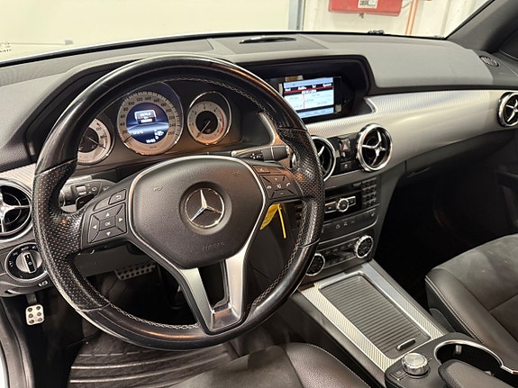 Mercedes-Benz GLK220 8 of 16
