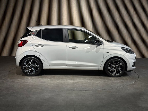 Hyundai i10 3 of 24
