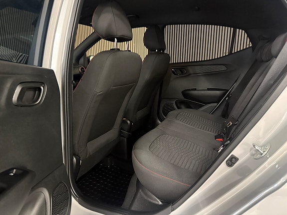Hyundai i10 12 of 24