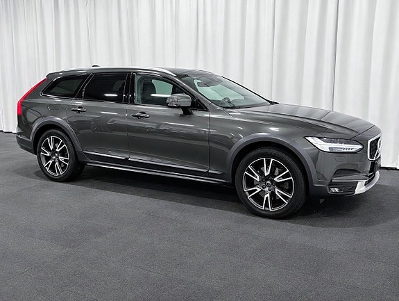 Volvo V90 Cross Country 6 of 15