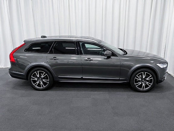 Volvo V90 Cross Country 5 of 15