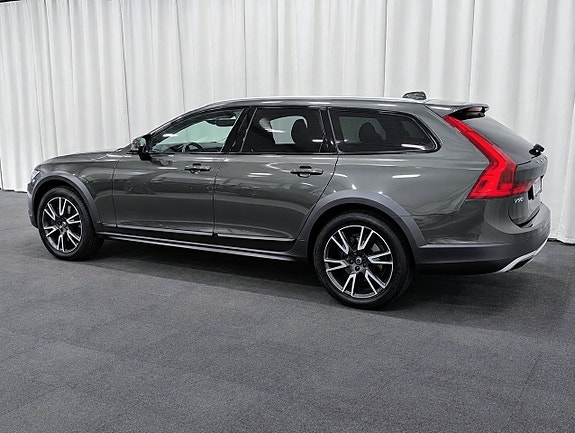 Volvo V90 Cross Country 3 of 15