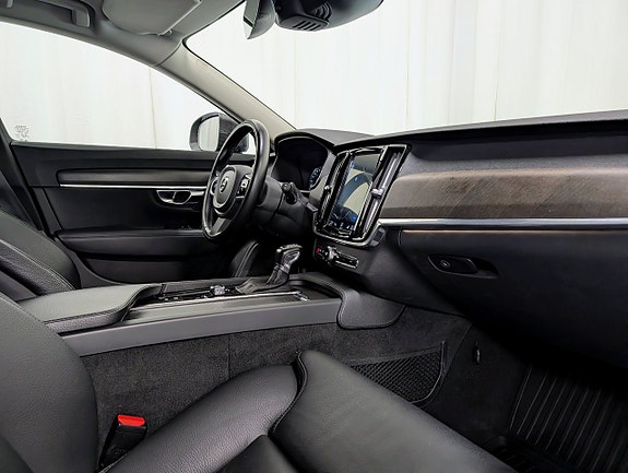 Volvo V90 Cross Country 8 of 15