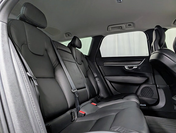 Volvo V90 Cross Country 12 of 15