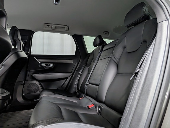 Volvo V90 Cross Country 11 of 15
