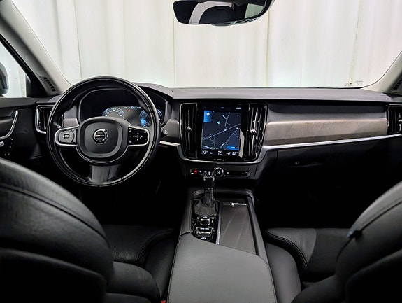 Volvo V90 Cross Country 7 of 15