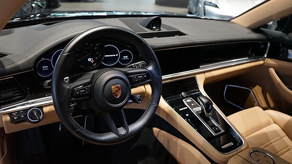 Porsche Panamera 4 8 of 10