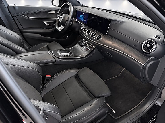 Mercedes-Benz E300 de 14 of 23