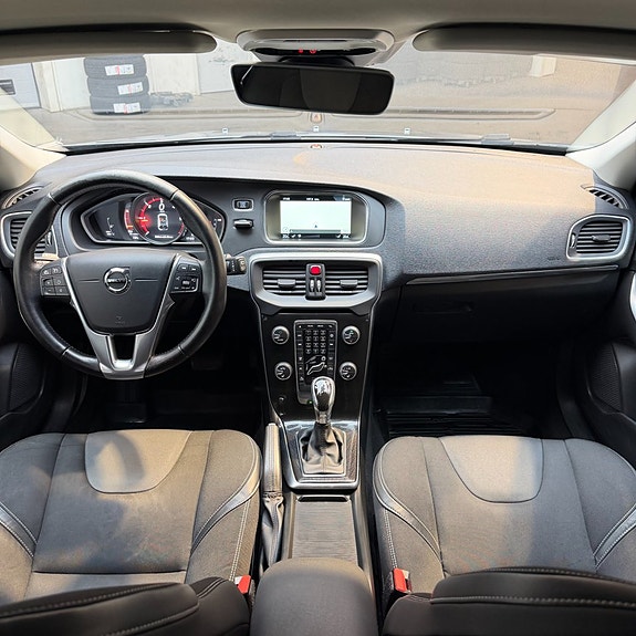 Volvo V40 9 of 11