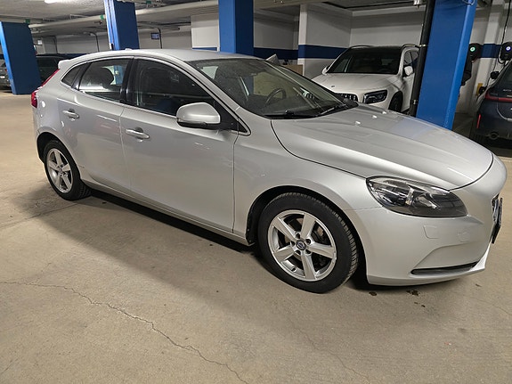 Volvo V40 6 of 8
