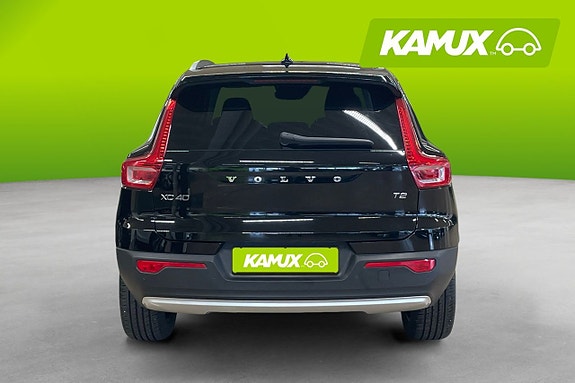 Volvo XC40 5 of 26