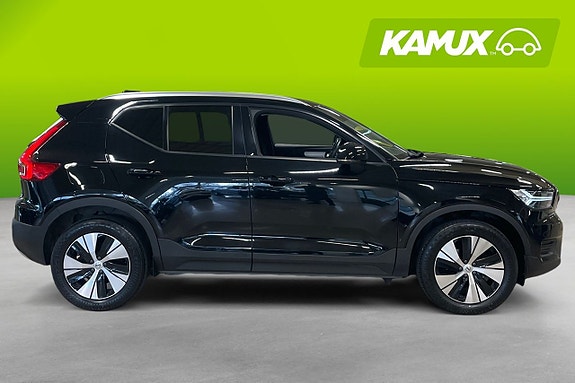 Volvo XC40 2 of 26
