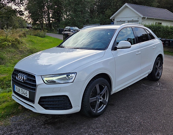 Audi Q3 2 of 8