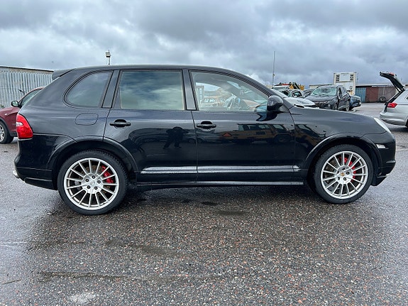 Porsche Cayenne 6 of 6