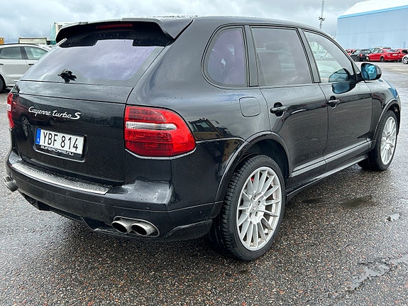 Porsche Cayenne 5 of 6