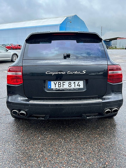 Porsche Cayenne 4 of 6