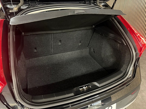 Volvo V40 Cross Country 17 of 25