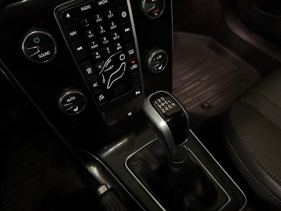 Volvo V40 Cross Country 16 of 25