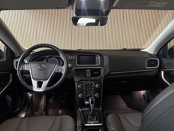 Volvo V40 Cross Country 14 of 25