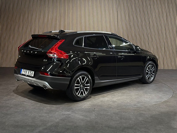 Volvo V40 Cross Country 4 of 25