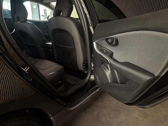 Volvo V40 Cross Country 18 of 25