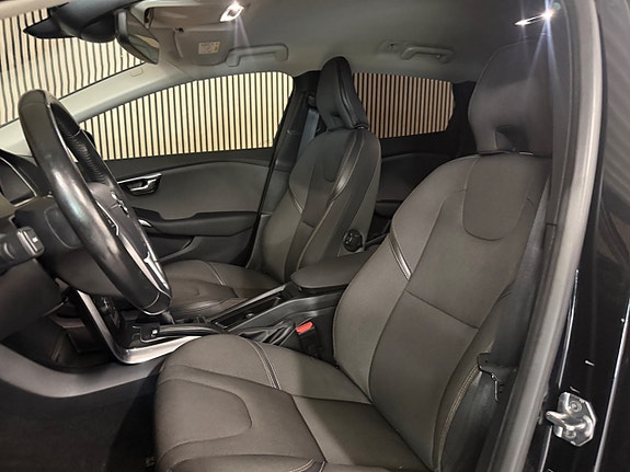 Volvo V40 Cross Country 11 of 25