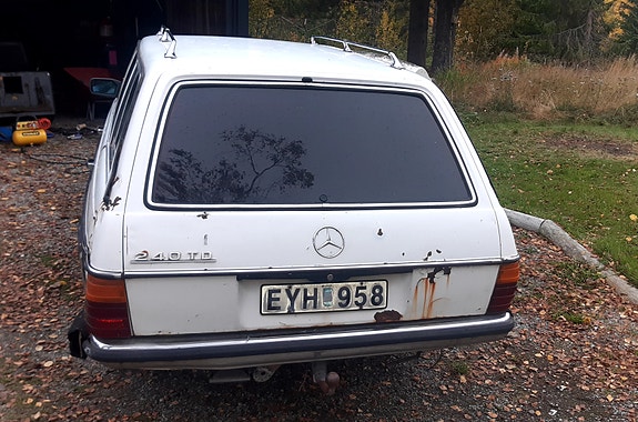Mercedes-Benz 240 TD 4 of 6