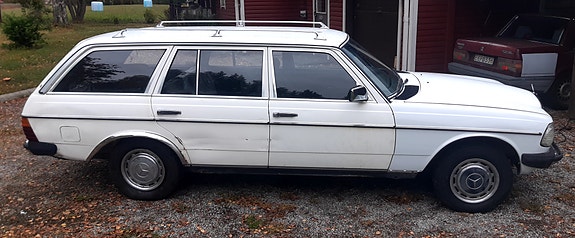 Mercedes-Benz 240 TD 3 of 6