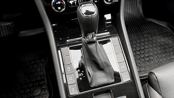 Skoda Superb 16 of 21