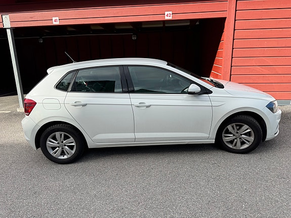 Volkswagen Polo 2 of 5