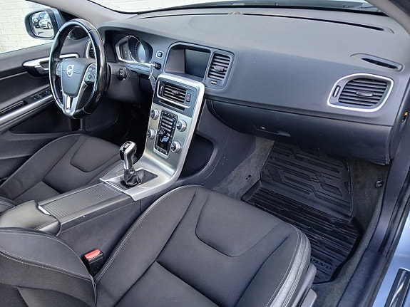 Volvo V60 14 of 21