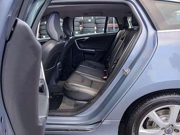Volvo V60 11 of 21
