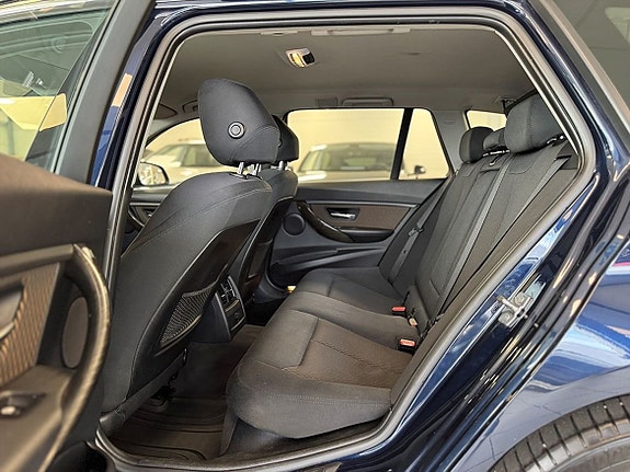 BMW 318d 15 of 23