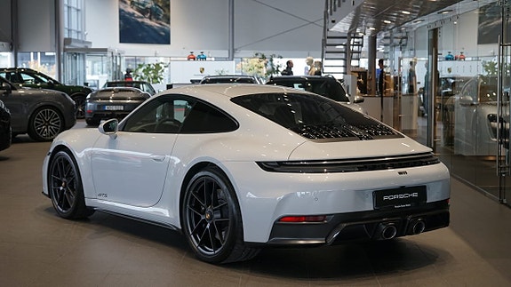 Porsche 911 2 of 15