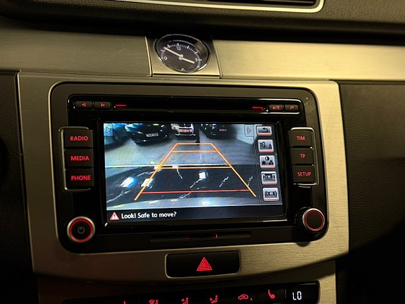 Volkswagen Passat Alltrack 12 of 23