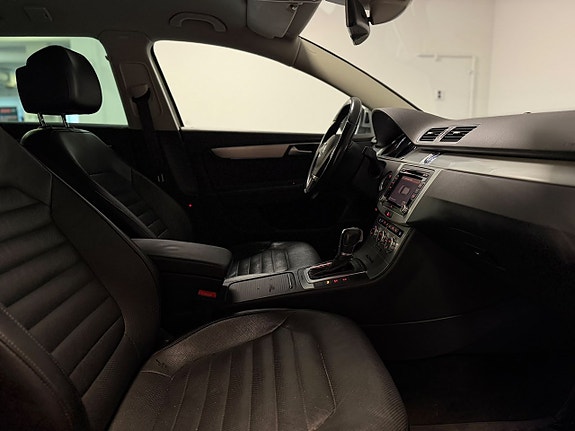 Volkswagen Passat Alltrack 17 of 23