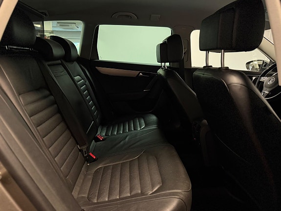 Volkswagen Passat Alltrack 18 of 23