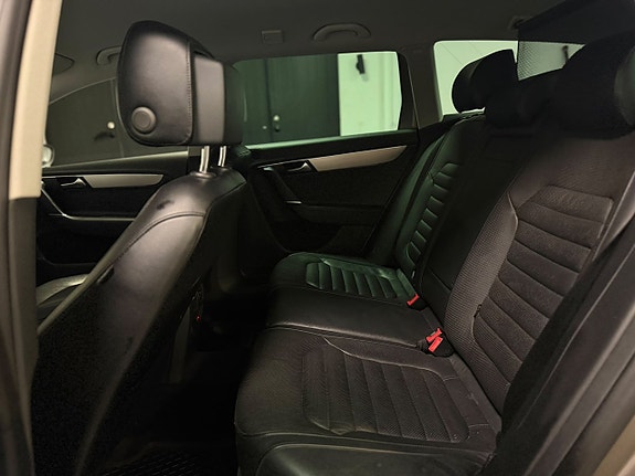 Volkswagen Passat Alltrack 8 of 23