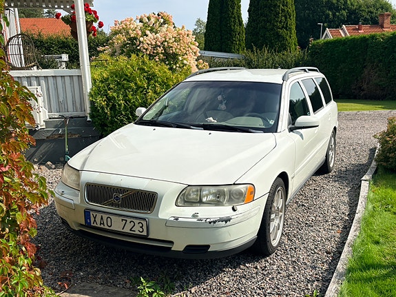 Volvo V70 3 of 7
