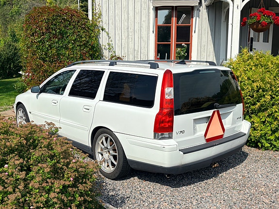 Volvo V70 2 of 7